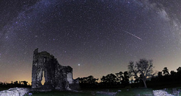 Perseida-meteor felvillanása háttérben a Jupiterrel