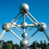 Brüsszel egyik jelképe, az Atomium, a vas kristályrácsát formázza