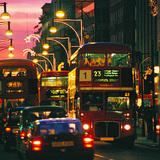 A londoni Oxford Street karácsonyi díszben